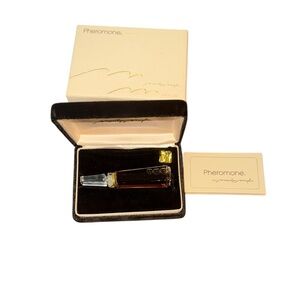 Vtg MARILYN MIGLIN PHEROMONE Parfum Extrait 1/4 oz  7.5 ml Velvet Case Perfume
